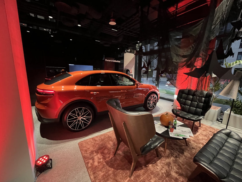 Halloween w Porsche Store